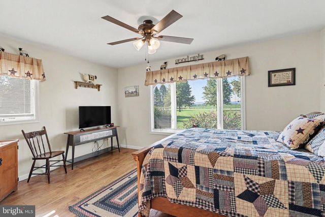 837 YORK RD, Carlisle, PA 17015