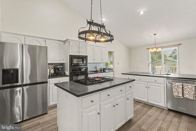 837 YORK RD, Carlisle, PA 17015