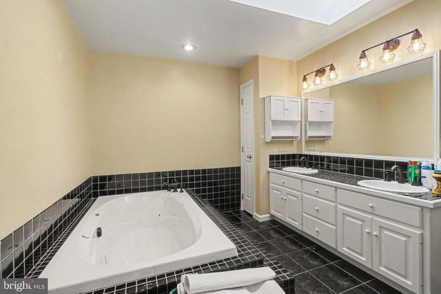 837 YORK RD, Carlisle, PA 17015