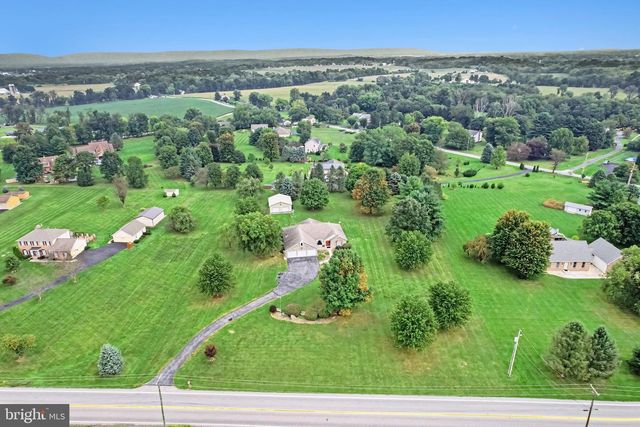 837 YORK RD, Carlisle, PA 17015