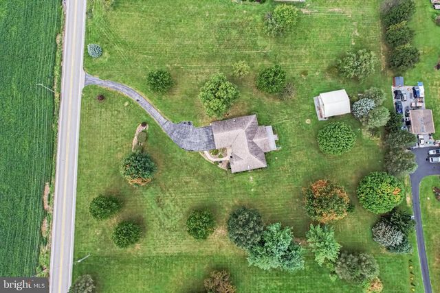 837 YORK RD, Carlisle, PA 17015