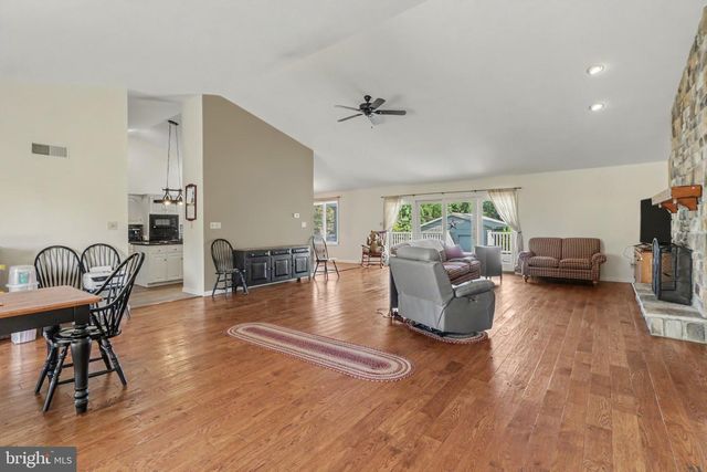 837 YORK RD, Carlisle, PA 17015