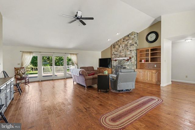 837 YORK RD, Carlisle, PA 17015