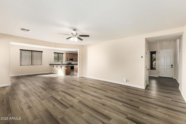 2225 W APACHE RAIN Road, Phoenix, AZ 85085