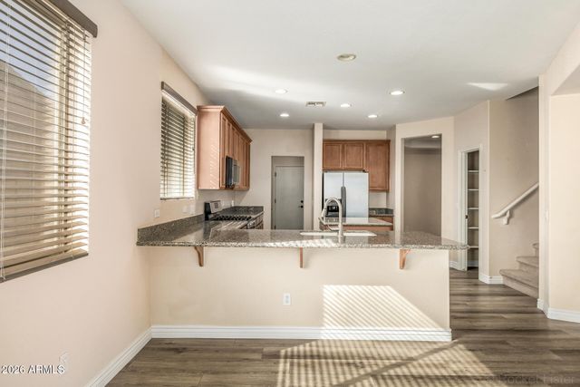 2225 W APACHE RAIN Road, Phoenix, AZ 85085