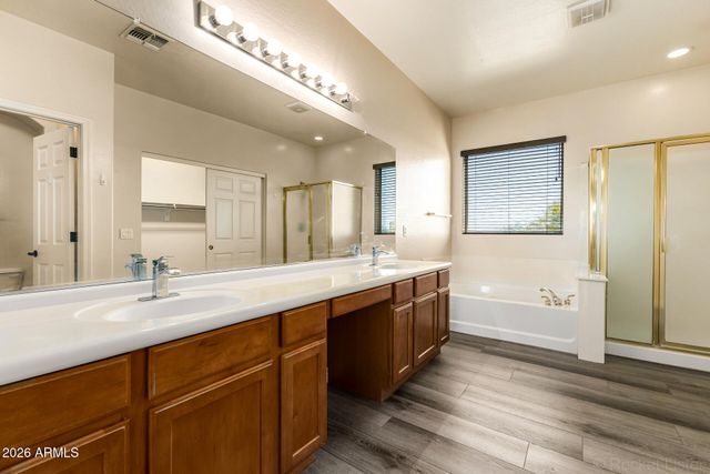 2225 W APACHE RAIN Road, Phoenix, AZ 85085