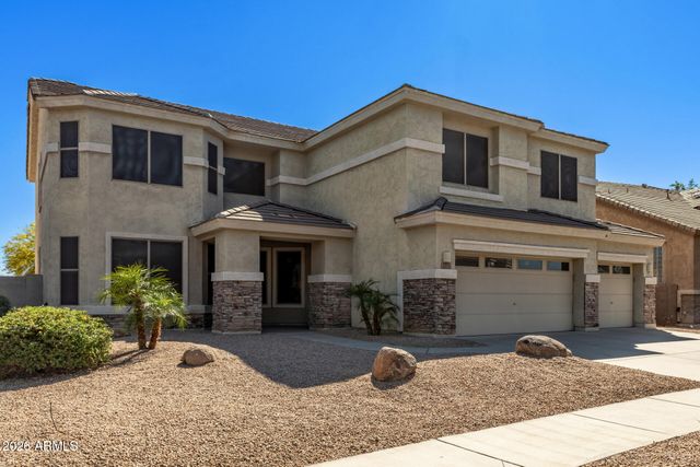 2225 W APACHE RAIN Road, Phoenix, AZ 85085