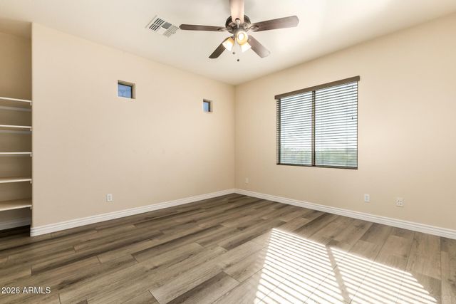 2225 W APACHE RAIN Road, Phoenix, AZ 85085