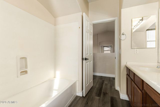 2225 W APACHE RAIN Road, Phoenix, AZ 85085