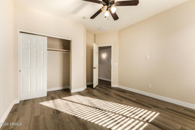 2225 W APACHE RAIN Road, Phoenix, AZ 85085