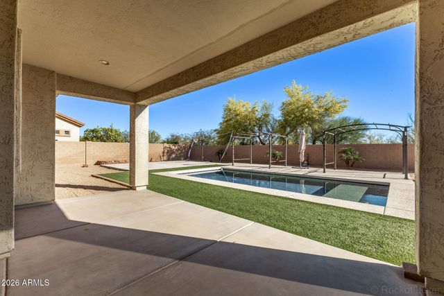 2225 W APACHE RAIN Road, Phoenix, AZ 85085