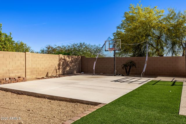 2225 W APACHE RAIN Road, Phoenix, AZ 85085