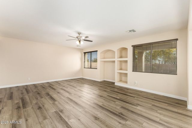 2225 W APACHE RAIN Road, Phoenix, AZ 85085