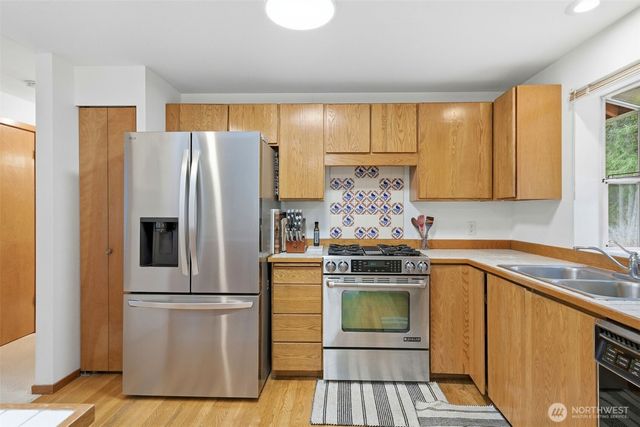 22305 SE 244th Place, Maple Valley, WA 98038