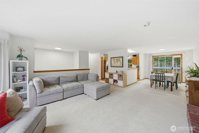 22305 SE 244th Place, Maple Valley, WA 98038