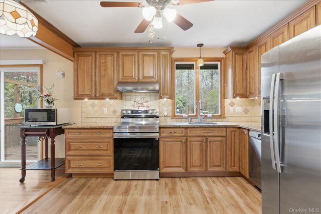 186 Radio Avenue, Miller Place, NY 11764