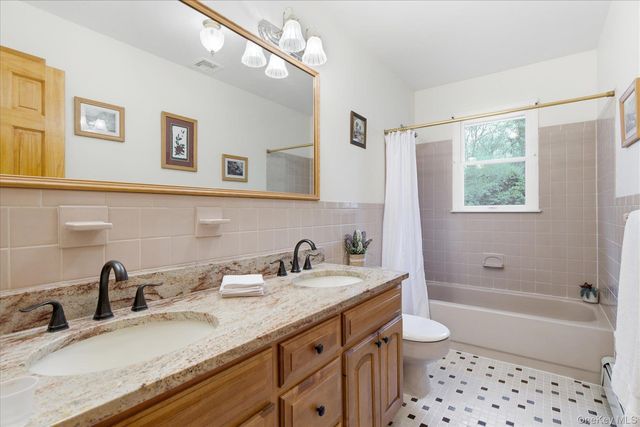 186 Radio Avenue, Miller Place, NY 11764