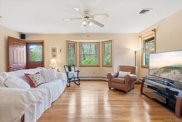 186 Radio Avenue, Miller Place, NY 11764