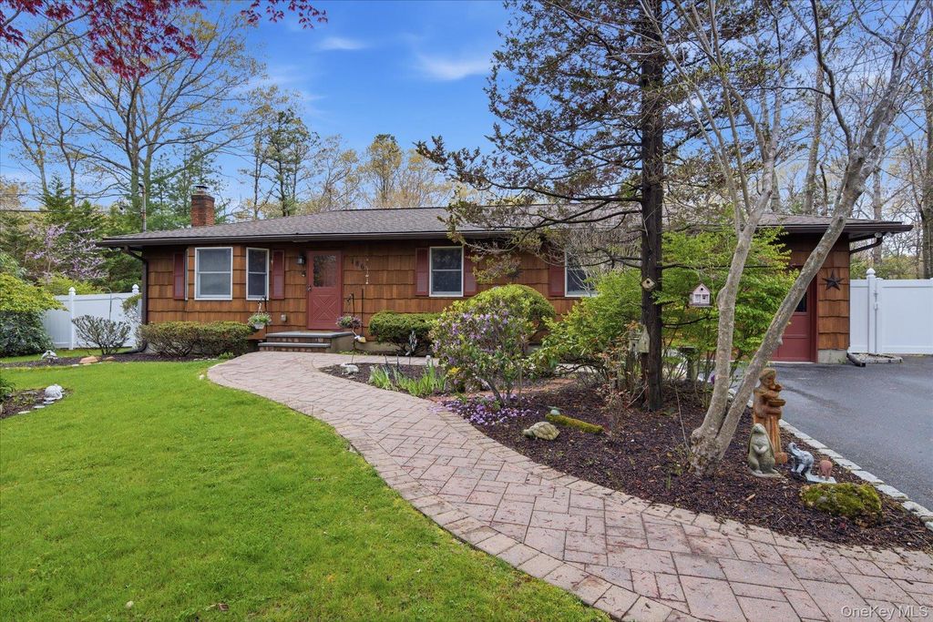 186 Radio Avenue, Miller Place, NY 11764