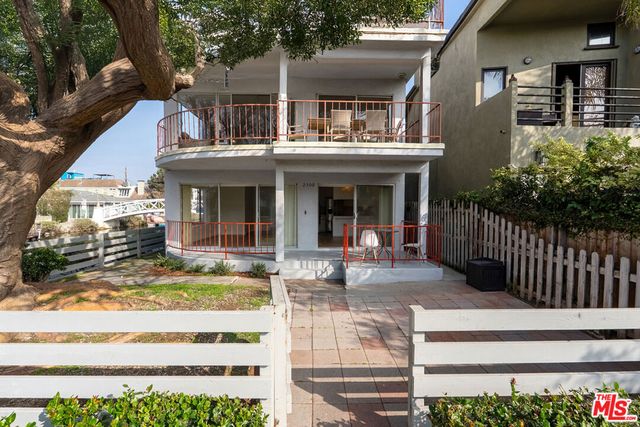 2300 Grand Canal, Venice, CA 90291