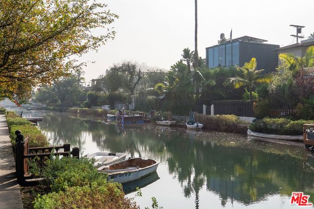 2300 Grand Canal, Venice, CA 90291