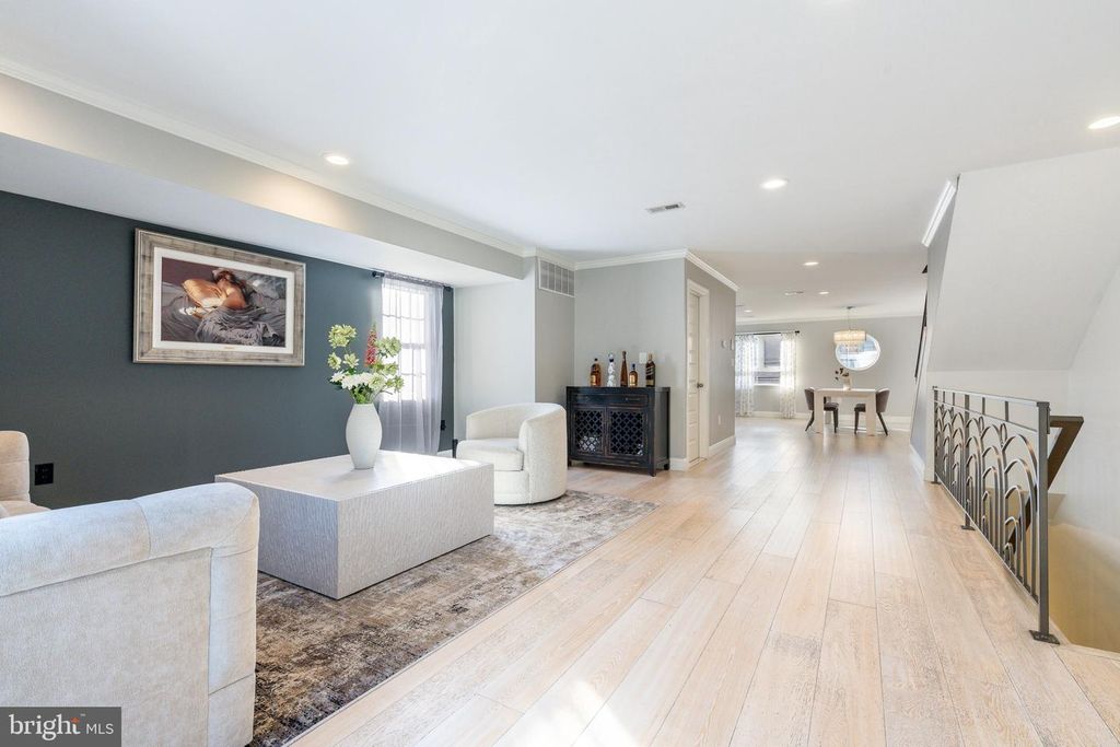 939 NEW MARKET ST, Philadelphia, PA 19123