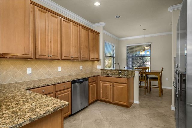 9495 Napoli LN # 201, Naples, FL 34113