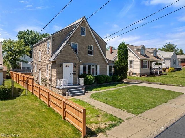 3813 Collins Way, Weirton, WV 26062