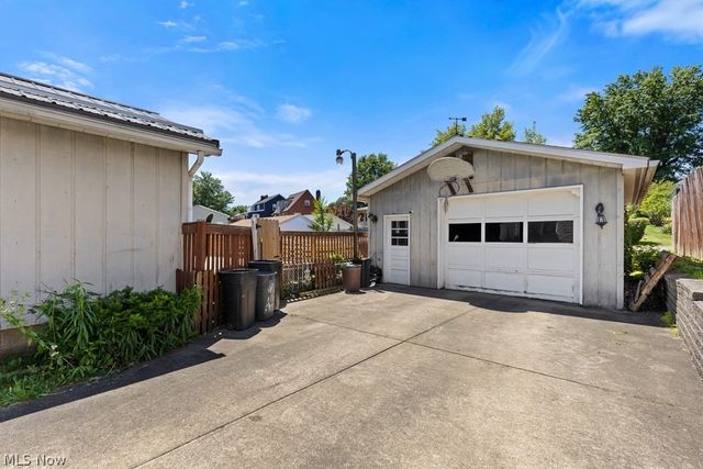 3813 Collins Way, Weirton, WV 26062