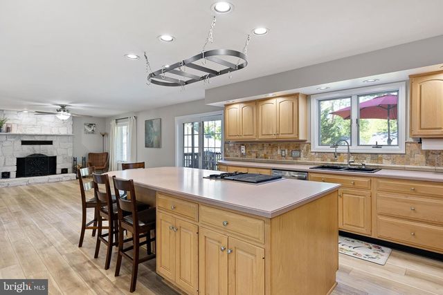 15 LAWRENCE AVE, Newark, DE 19711
