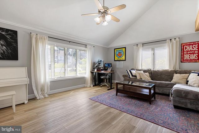 15 LAWRENCE AVE, Newark, DE 19711
