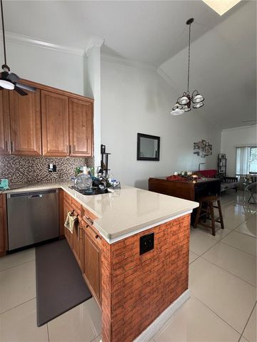 36 LAKEPOINTE CIRCLE, Kissimmee, FL 34743