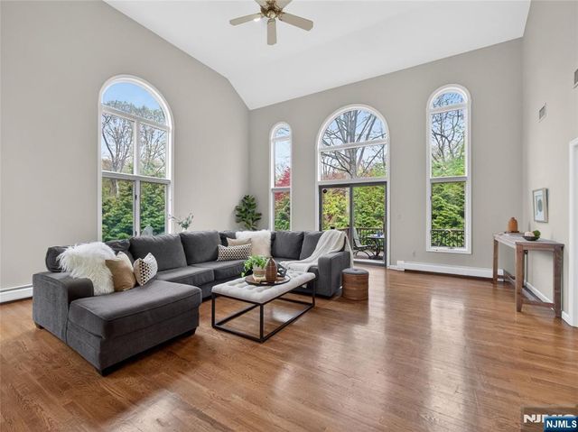 5 Sycamore Court, Ramsey, NJ 07446