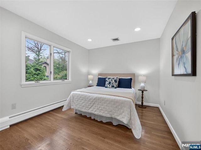 5 Sycamore Court, Ramsey, NJ 07446