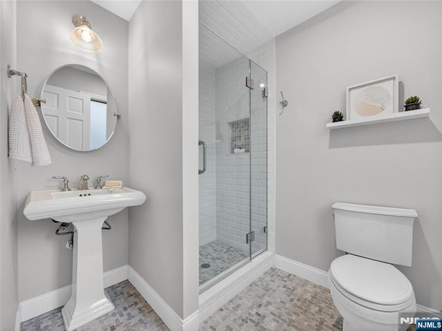 5 Sycamore Court, Ramsey, NJ 07446