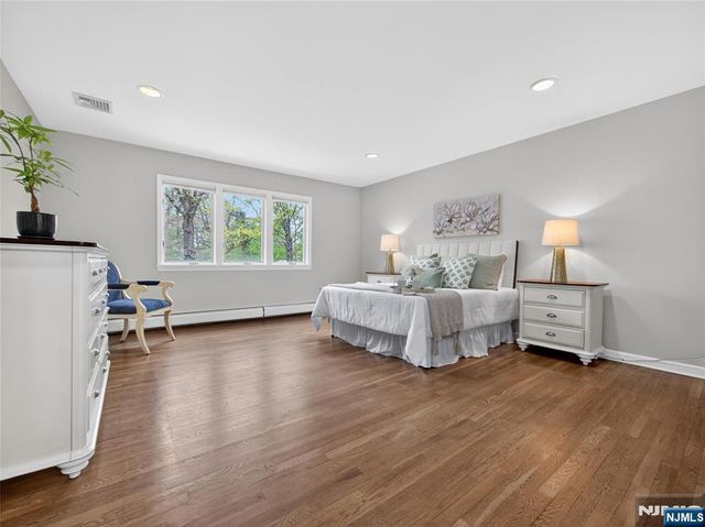 5 Sycamore Court, Ramsey, NJ 07446