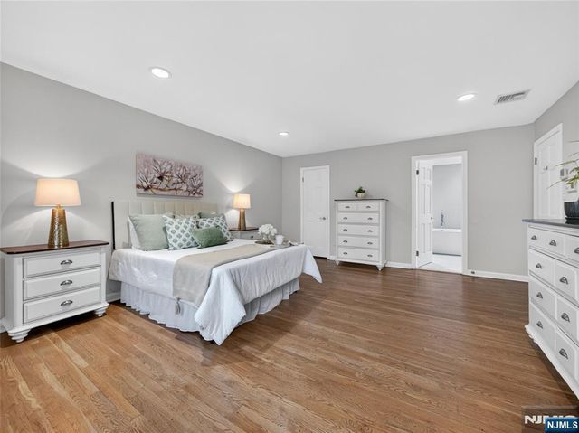 5 Sycamore Court, Ramsey, NJ 07446