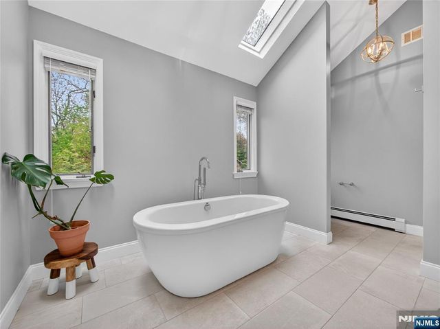 5 Sycamore Court, Ramsey, NJ 07446