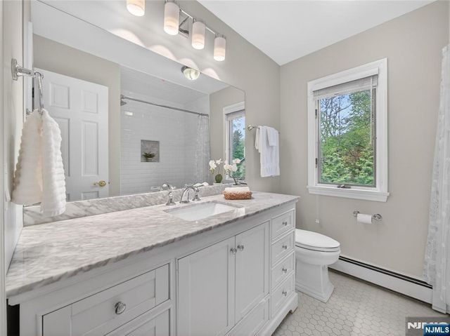 5 Sycamore Court, Ramsey, NJ 07446