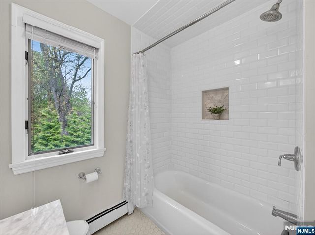 5 Sycamore Court, Ramsey, NJ 07446