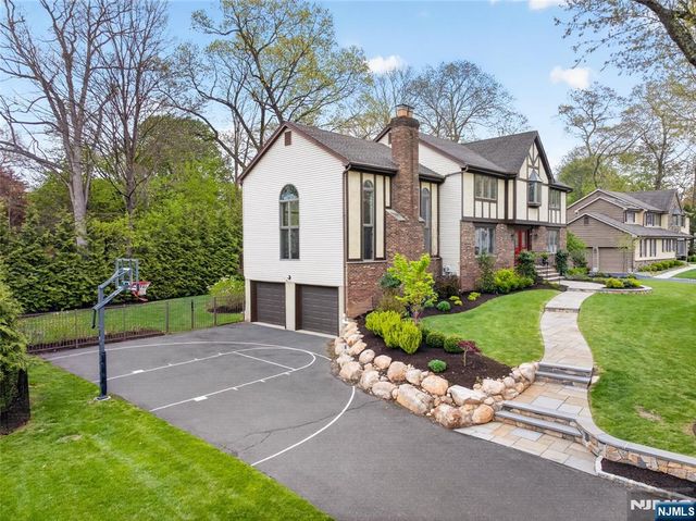 5 Sycamore Court, Ramsey, NJ 07446