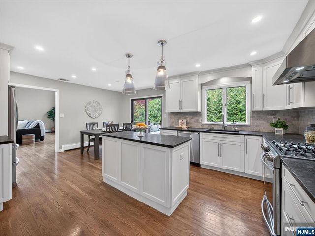 5 Sycamore Court, Ramsey, NJ 07446