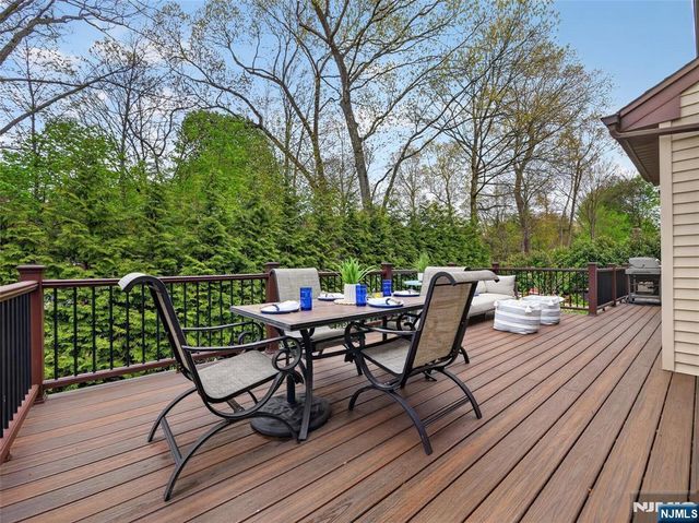 5 Sycamore Court, Ramsey, NJ 07446