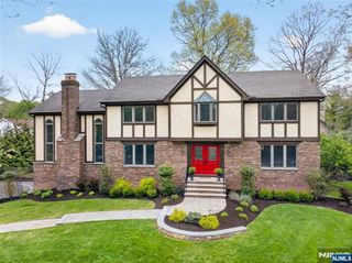 5 Sycamore Court, Ramsey, NJ 07446