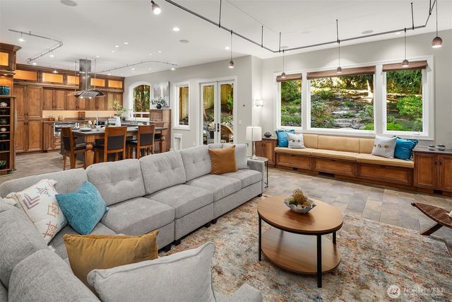 16290 SE 48th Drive, Bellevue, WA 98006