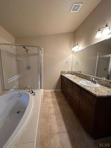 3107 W Oriole Avenue, Visalia, CA 93291