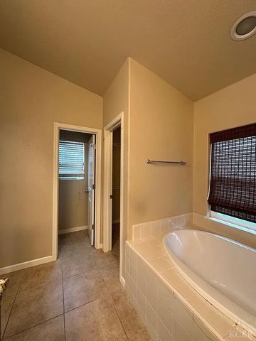 3107 W Oriole Avenue, Visalia, CA 93291