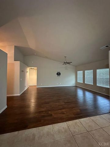 3107 W Oriole Avenue, Visalia, CA 93291