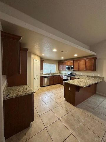 3107 W Oriole Avenue, Visalia, CA 93291