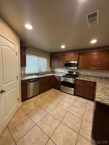 3107 W Oriole Avenue, Visalia, CA 93291